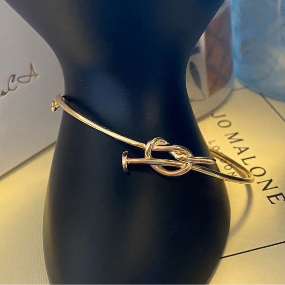 18K Real Gold Knot Bangle - Picture 11 of 15